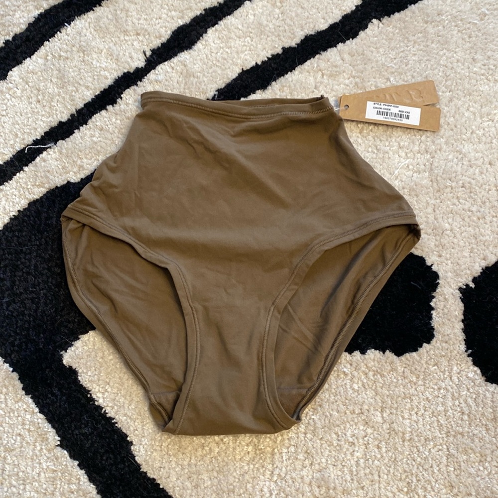 NWT! SKIMS Fits Everybody Brief